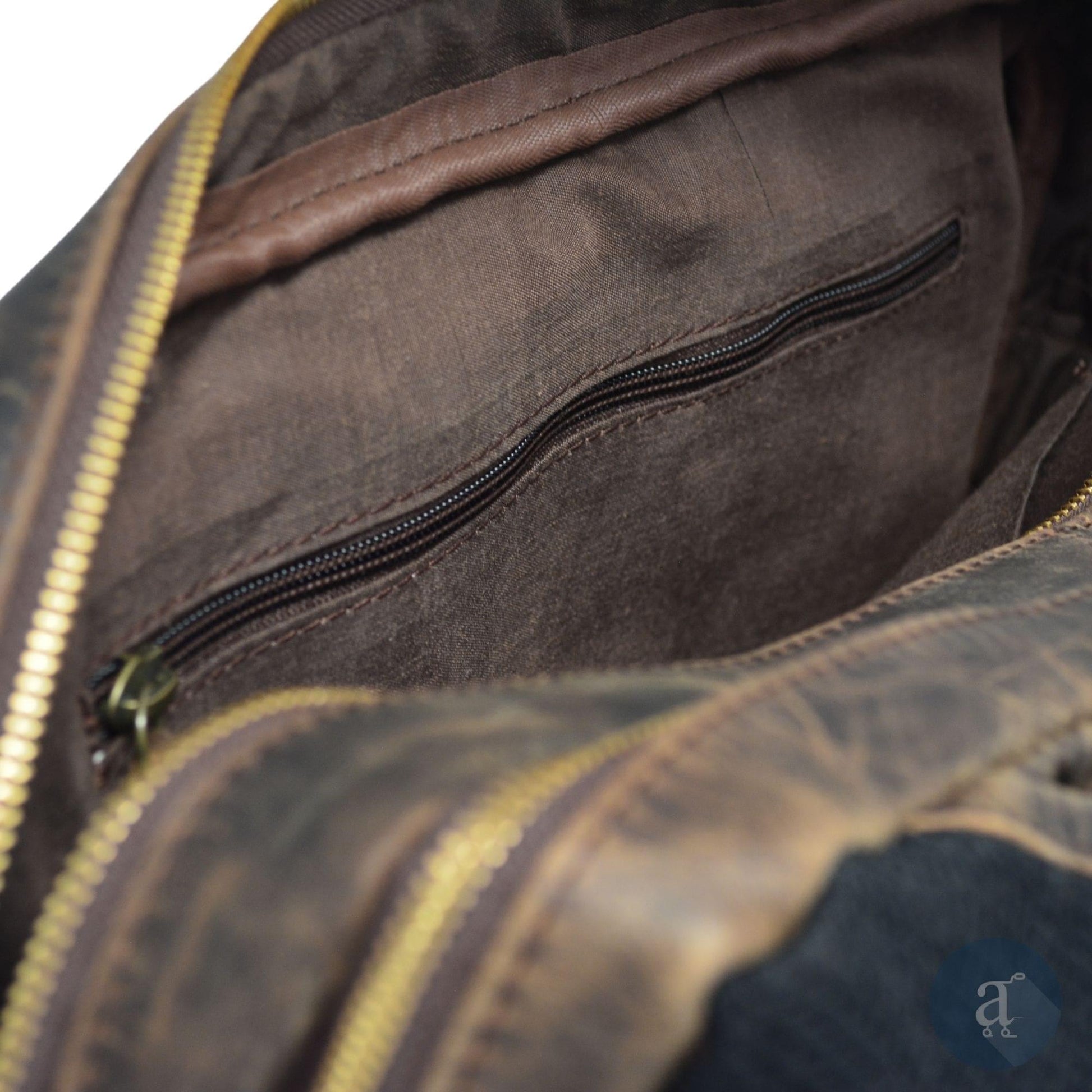 The Convertible Inner Zipper Pocket